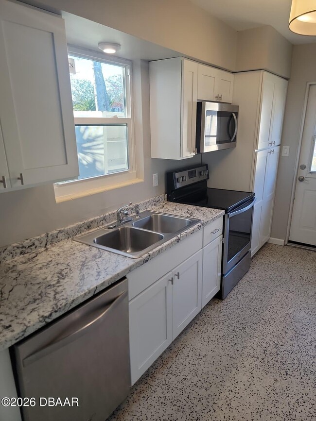 Building Photo - 1442 John Anderson Dr