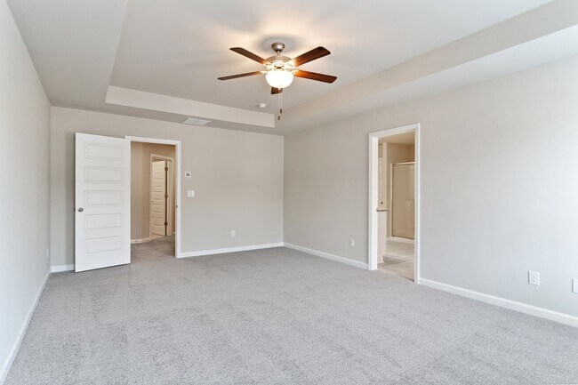 Building Photo - Contemporary 3 bed 2.5 Bath Town Home in Oakwood! Mundy Mill Township