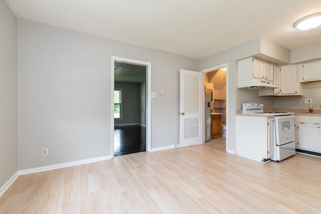 Building Photo - 2333 Alexandria Dr