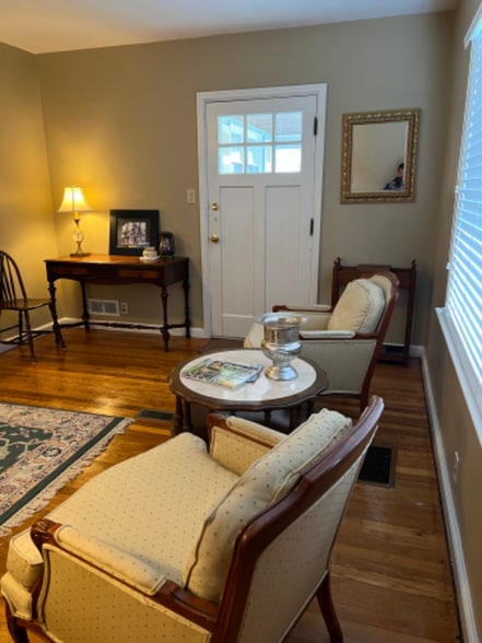 Building Photo - 2422 Jackson Ave