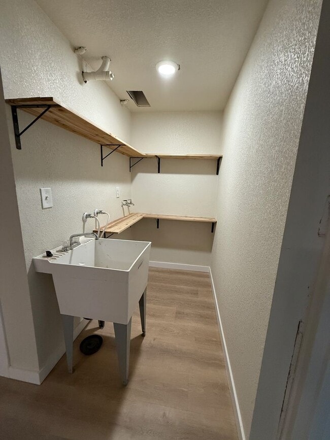 Building Photo - Remodelled Home on Dry Canyon