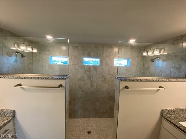 Building Photo - 2513 NW 14th Pl