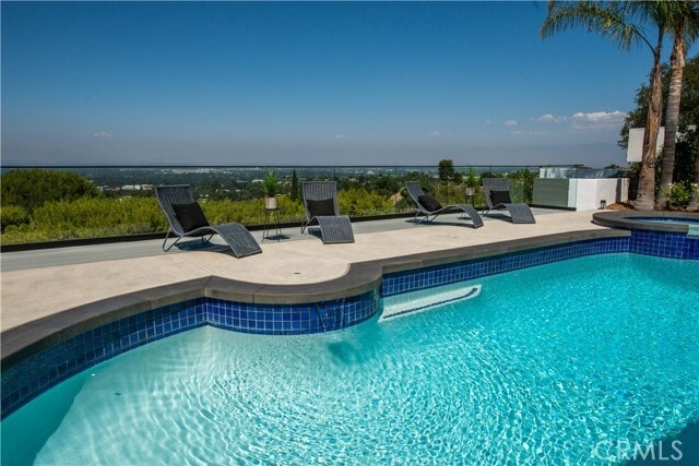 Building Photo - 16449 Tudor Dr