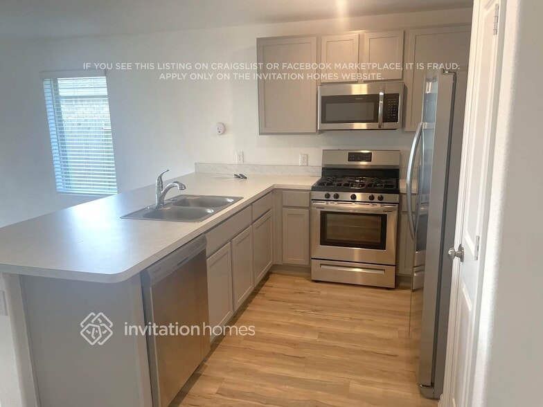 Building Photo - 405 Maple Bnd Ln