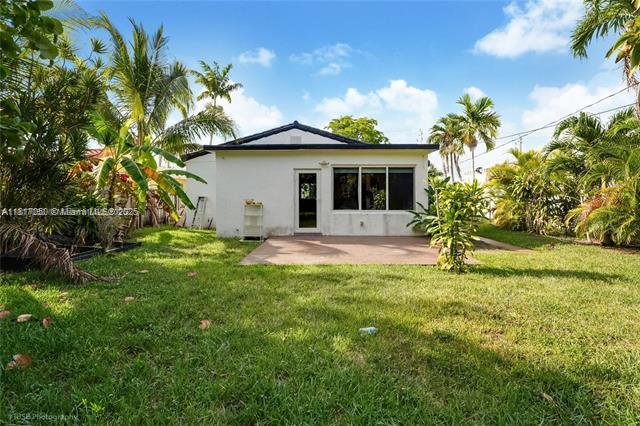 Building Photo - 1615 Bay Dr