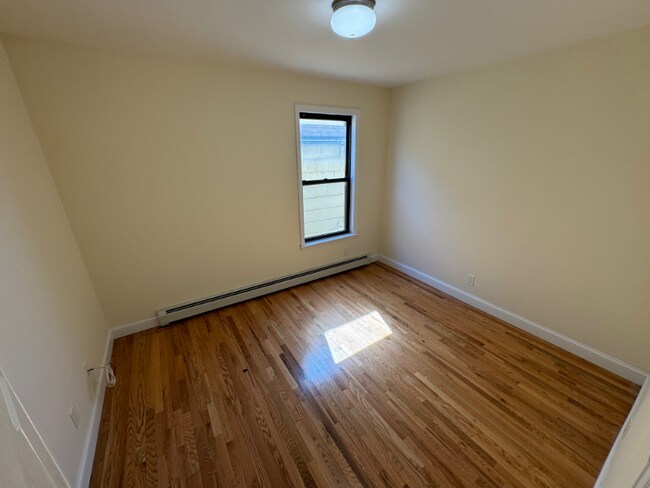 Building Photo - 30-32 N Terrace Ave