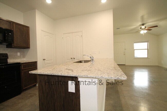 Building Photo - North Killeen 3-Bed Duplex with Modern Tou...