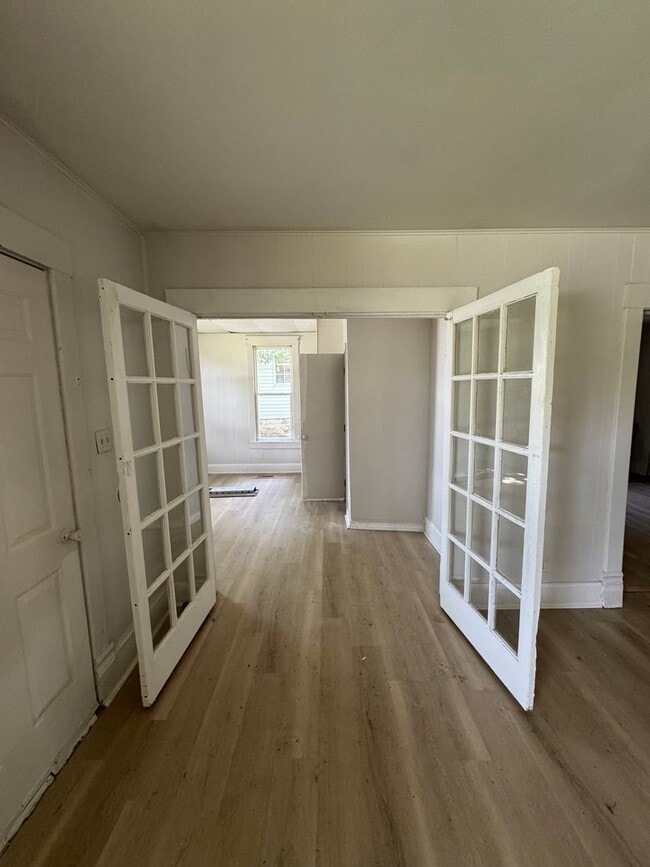 Building Photo - LEASING