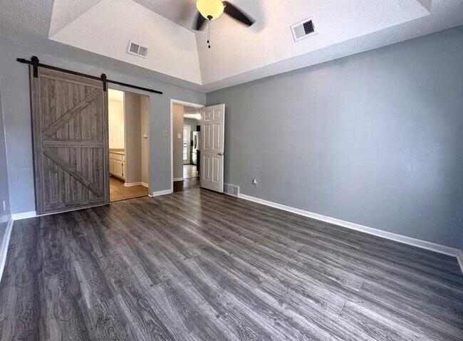 Building Photo - 2806 Maryland Cir E