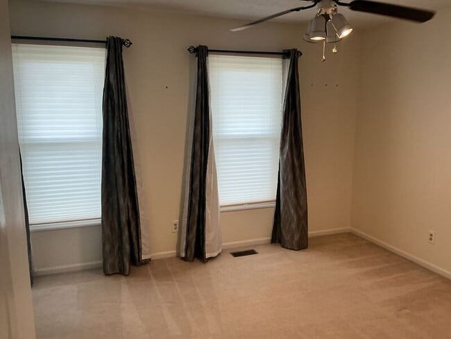 Building Photo - 1851 Foxhollow Dr