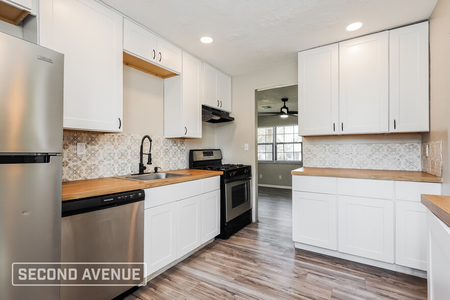 Building Photo - 1400 Marydale Ave