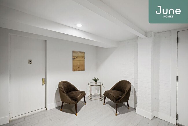 Building Photo - Full room in 3-bed/1.5-bath Home