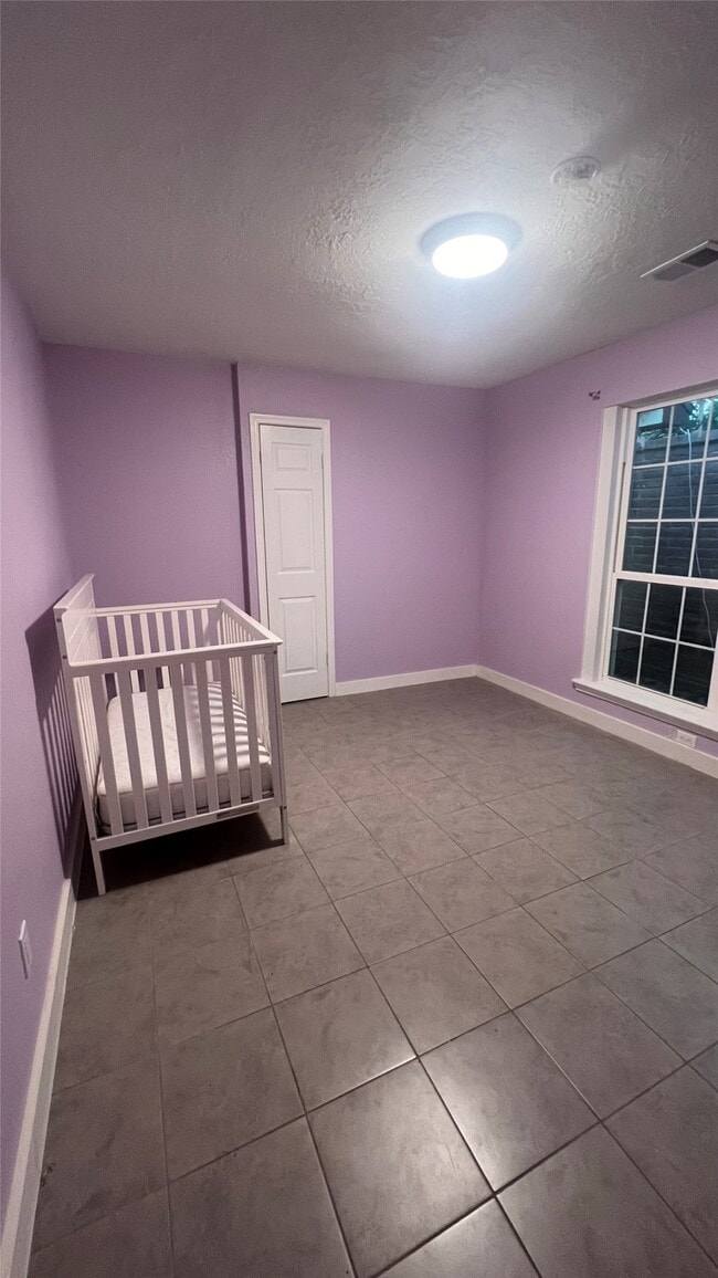 Building Photo - 6018 Beaconridge Dr