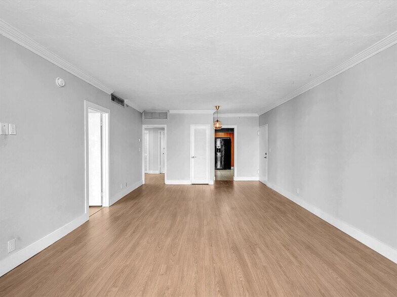 Building Photo - 3001 S Ocean Dr