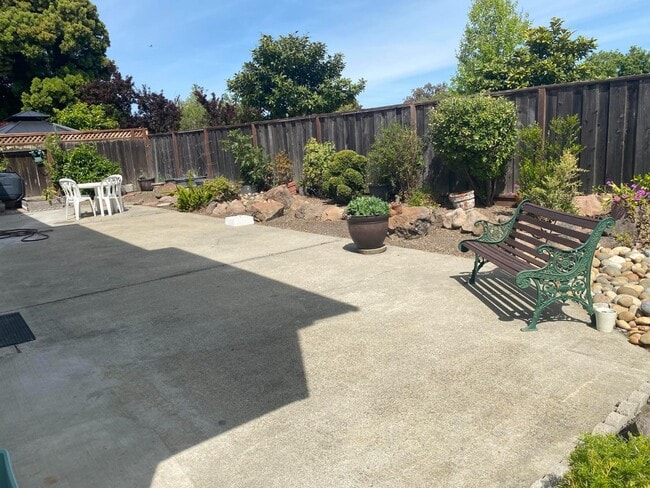 Building Photo - 239 Killdeer Ct