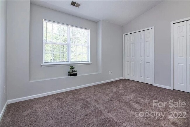Building Photo - Charming 2BR Townhome in Charlotte