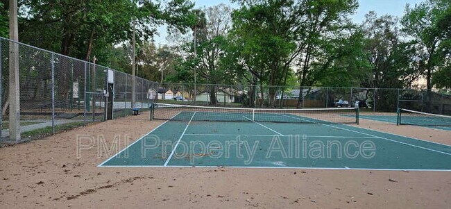 Building Photo - 703 Sunbury Ct