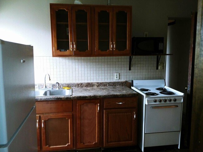 Building Photo - 118 E Railroad, Apt#5-Apt#5