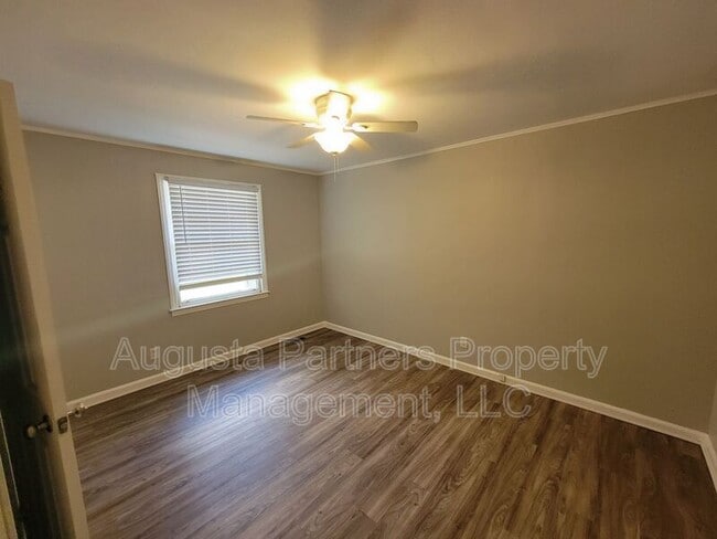 Building Photo - 2034 Trout Dr