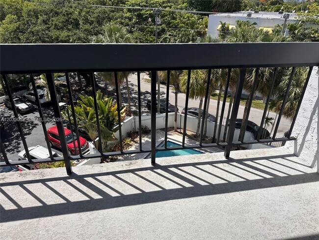 Building Photo - 2715 Tigertail Ave