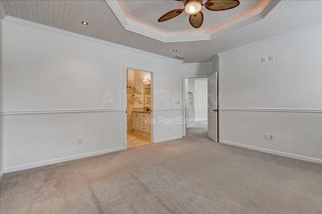 Building Photo - 1033 Pinehurst Dr