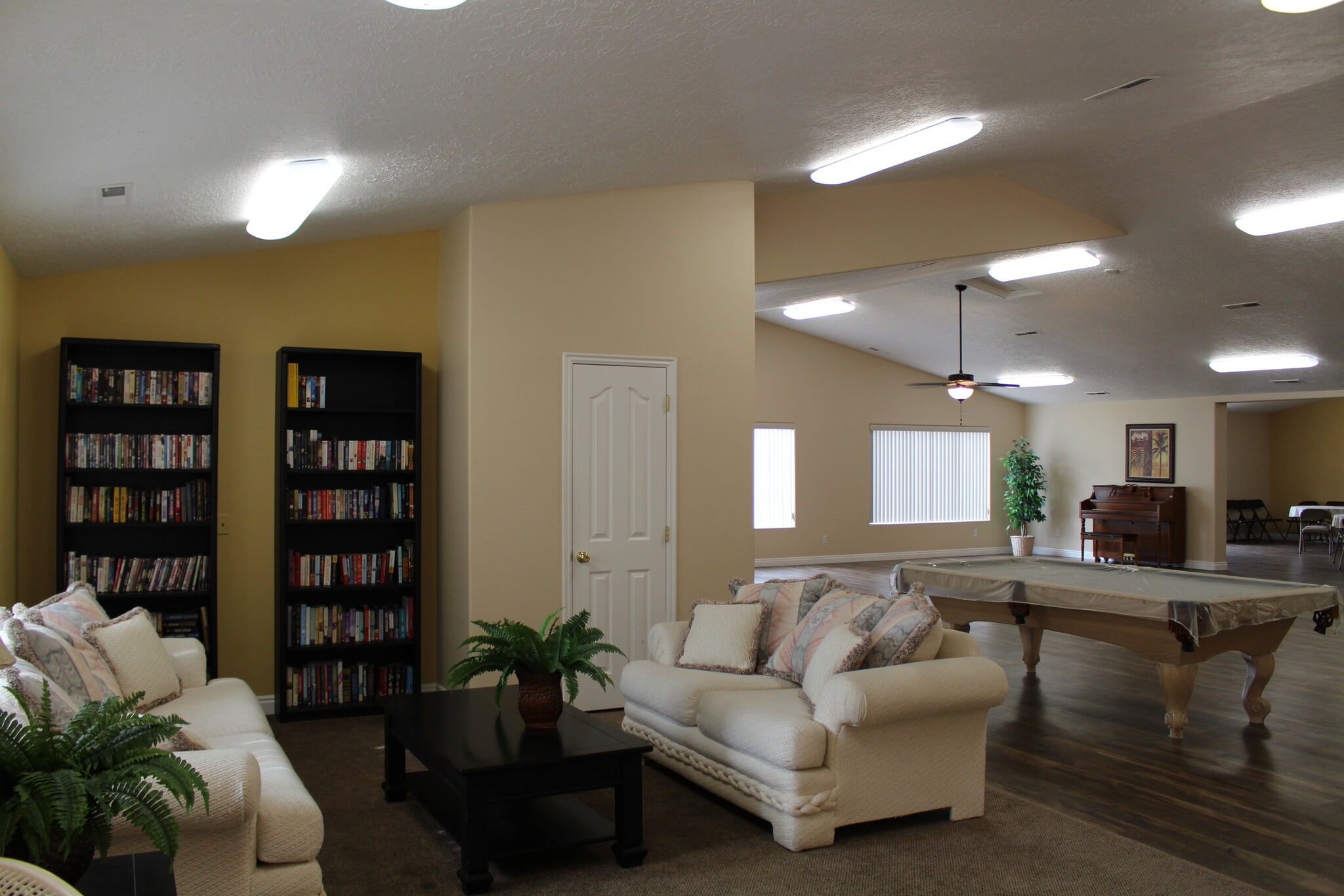 Building Photo - 210 N Mall Dr