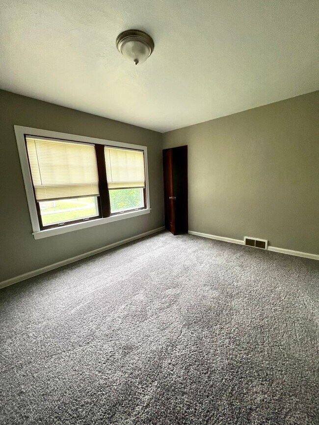 Building Photo - 1704 Farnam St