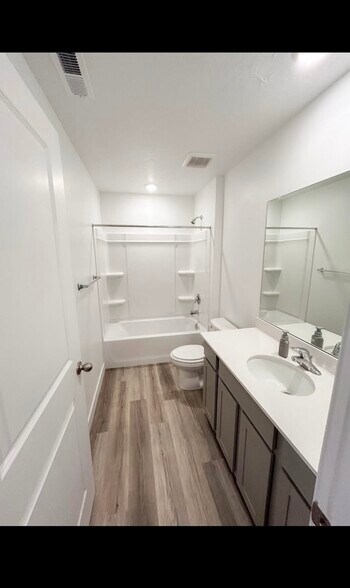 Building Photo - 913 E Flotsam Way