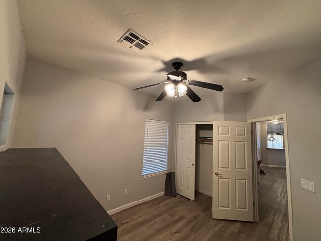 Building Photo - 948 E Savannah Dr
