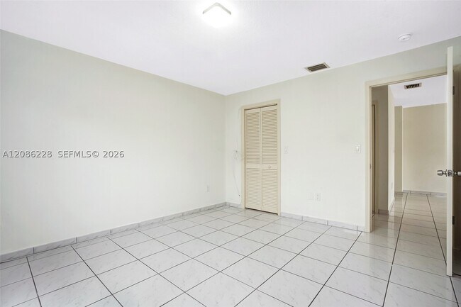 Building Photo - 3650 SW 27th St