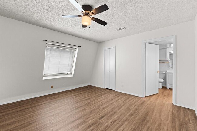 Building Photo - 3115 Helms St