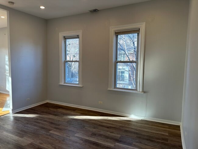 Building Photo - 2451 N Marshfield Ave