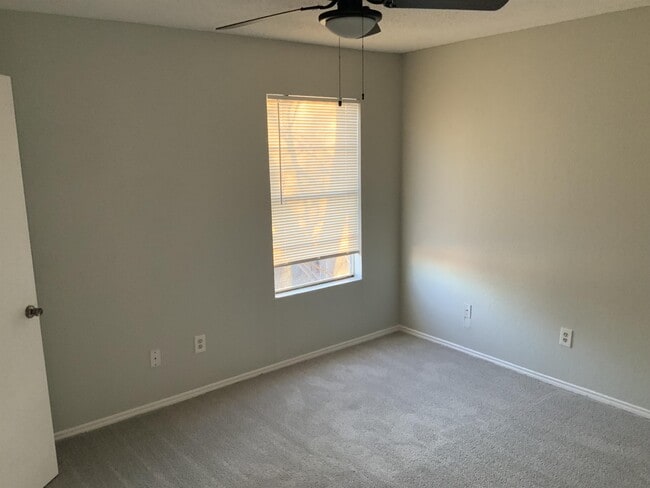 Building Photo - 921 NW Summercrest Blvd
