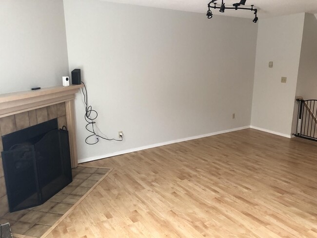 Building Photo - 2247 Villa Rosa Dr