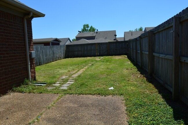 Building Photo - Under repair!