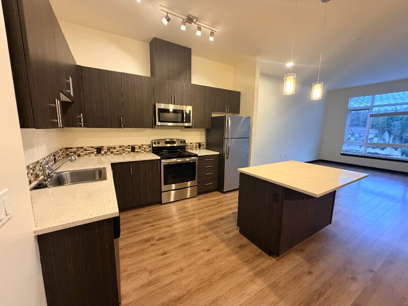 Building Photo - 580 8th Ave NE