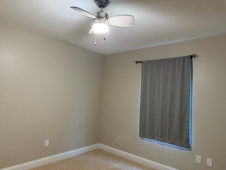 Building Photo - 1202 Griffin Lake Ave