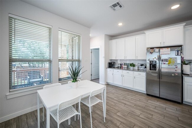Building Photo - 7525 Desert Needle Dr