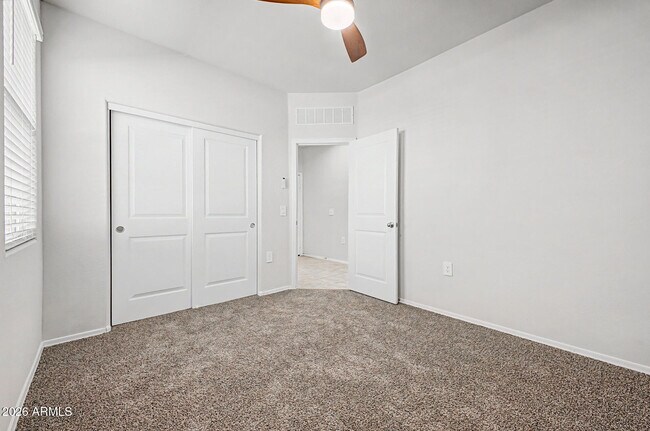 Building Photo - 1302 W Raymond Ave