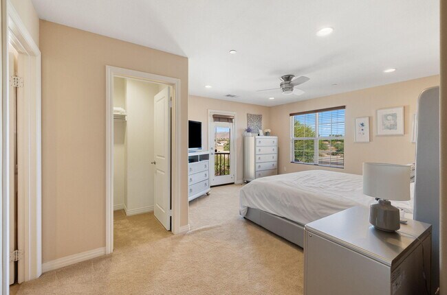 Building Photo - 52050 Rosewood Ln