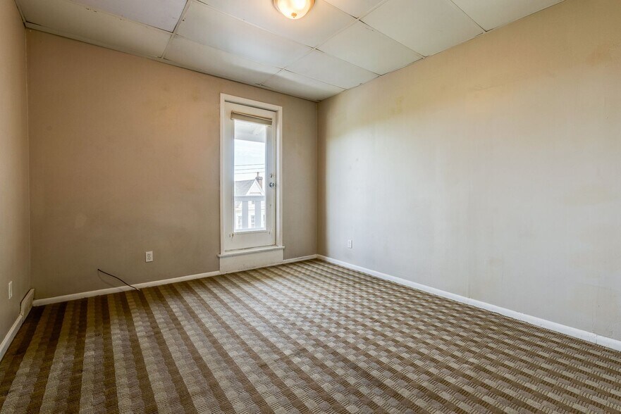 Building Photo - 1028 E Warrington Ave
