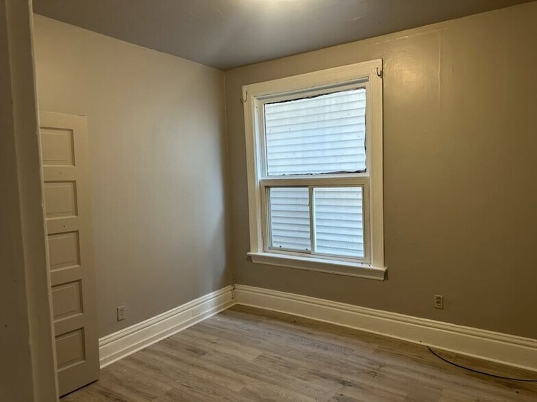 Building Photo - 453 3rd St