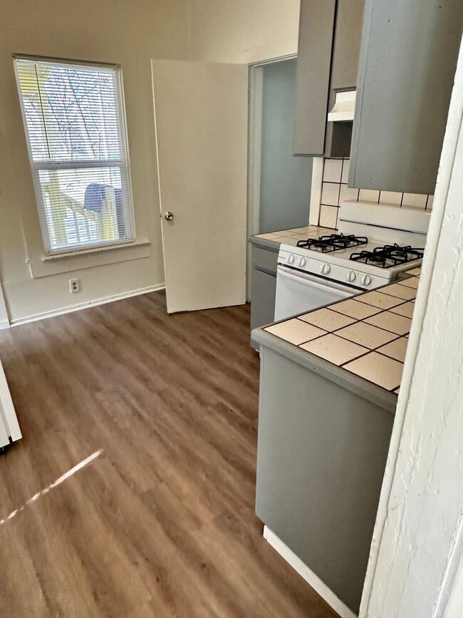 Building Photo - Reserve Now for June 2026! Great House in Downtown Chico