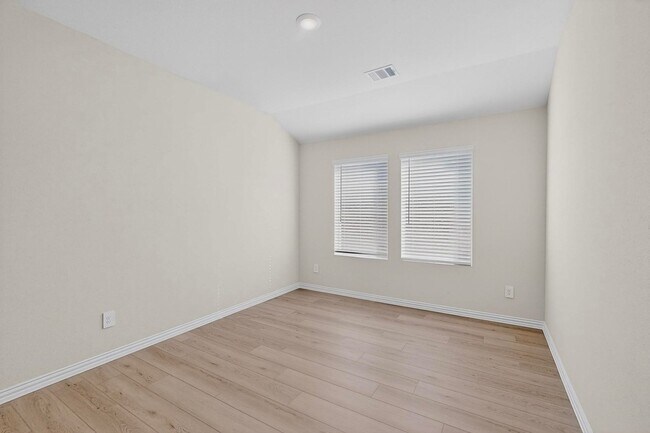 Building Photo - 504 Tidal Dr