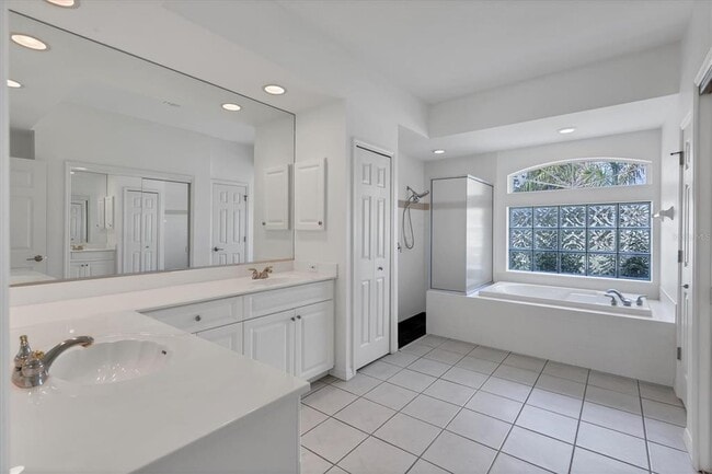Building Photo - 8501 Park Shore Ln