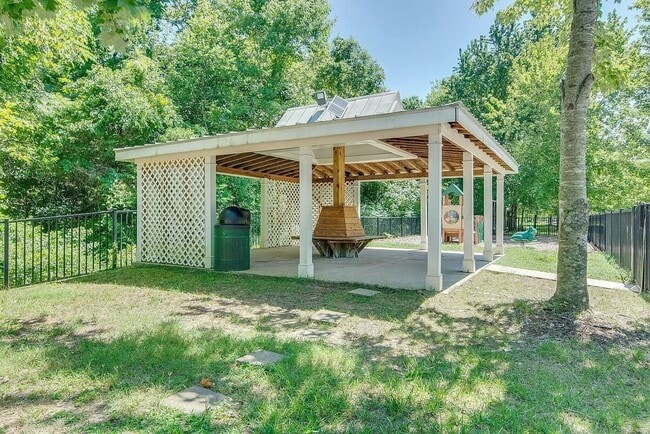 Building Photo - Beautifully maintained 3-bedroom, 2-bath townhome in Nashville’s highly desirable Lennox Village