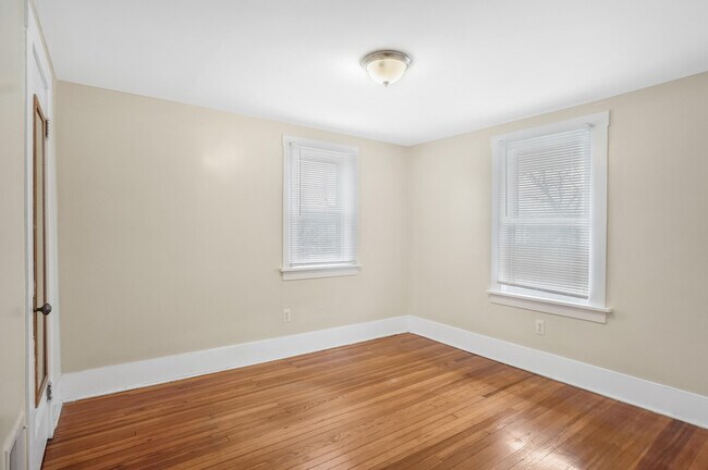 Building Photo - 423 S Maple Ave