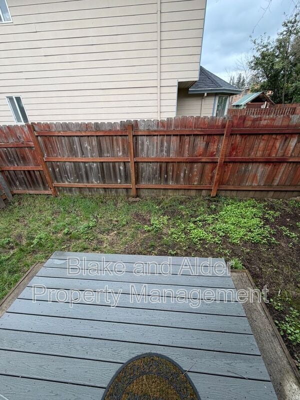 Building Photo - 13637 SE Center St