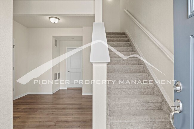 Building Photo - Modern 3-Bed + Office. Multi-Level Townhou...