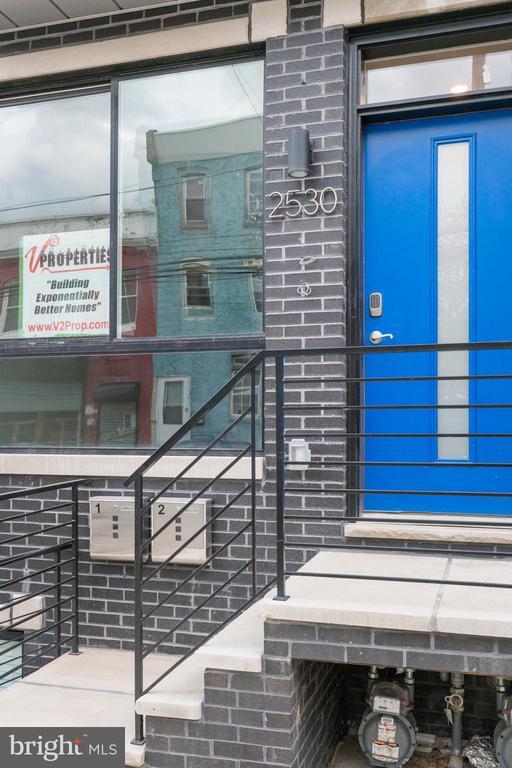 Building Photo - 2550 N Howard St